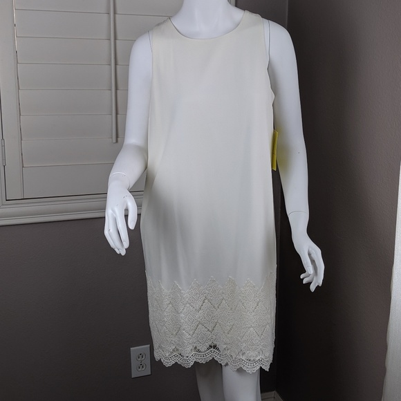 arloh Dresses & Skirts - Arloh embroidered hem shift dress